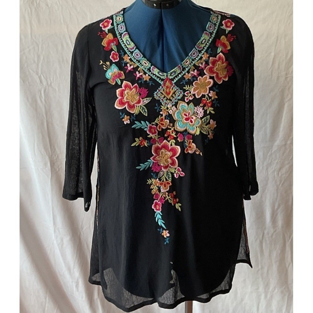 Paris Hues Women Black Floral Embroidered V-Neck Tunic Top AD1931-C Small NWT